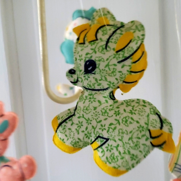 VTG Nursery Musical Mobile Crib Mount Or Wall Toy Decor Baby Elephant Kitty Pup - Picture 4 of 16